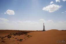 鄂爾多斯盆地聳立的鉆塔