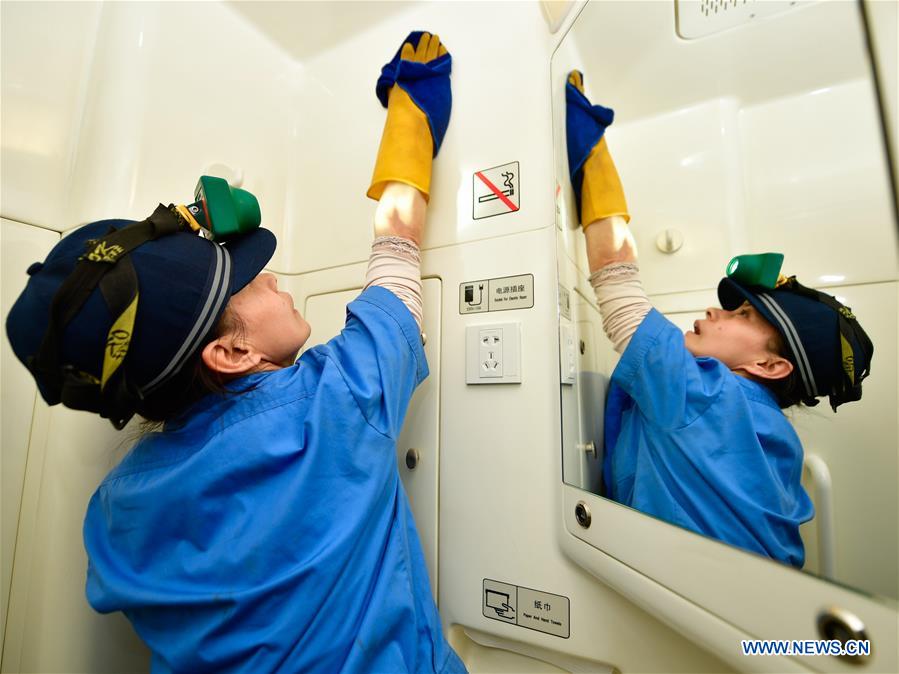 CHINA-XINING-SPRING FESTIVAL TRAVEL RUSH-HIGH SPEED TRAIN-WORKERS(CN)