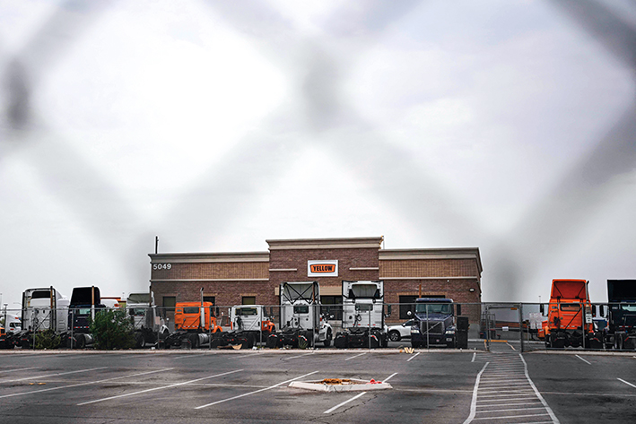 这是2023年7月31日在美国拉斯维加斯拍摄的耶洛公司的卡车和拖车 新华社/法新 这是2023年7月31日在美国拉斯维加斯拍摄的耶洛公司的卡车和拖车 新华社/法新