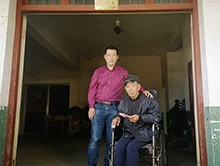 &ldquo;老人多出的26個&lsquo;子女&rsquo;&rdquo;楊建與25位同學