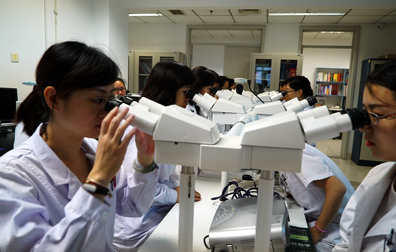 致敬偉大改革｜對(duì)話40年，講述身邊的健康故事33&mdash;好醫(yī)生是這樣煉成的