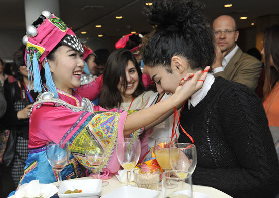 &ldquo;歡樂春節&rdquo;走近海外民眾 帶去中國年味