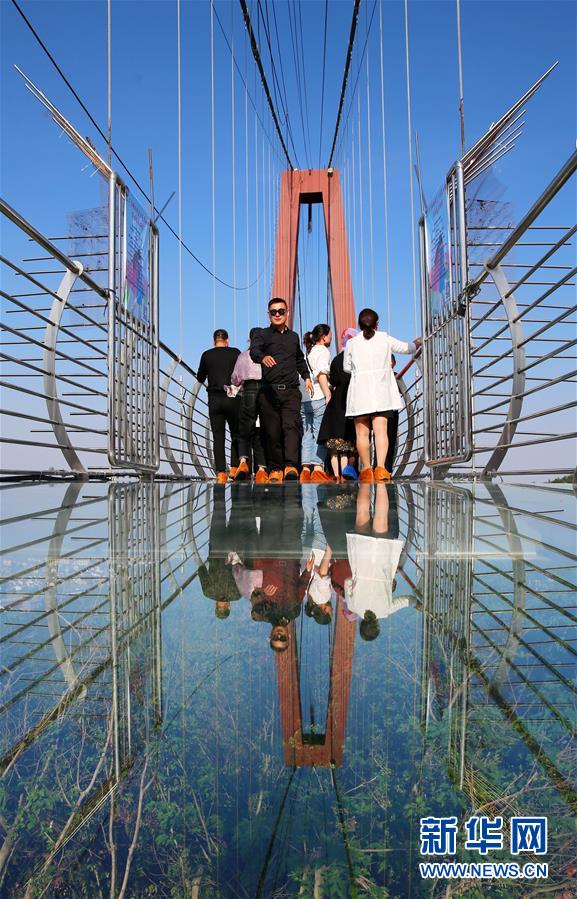 #（社會）（2）江蘇江陰：&ldquo;凌空漫步&rdquo;