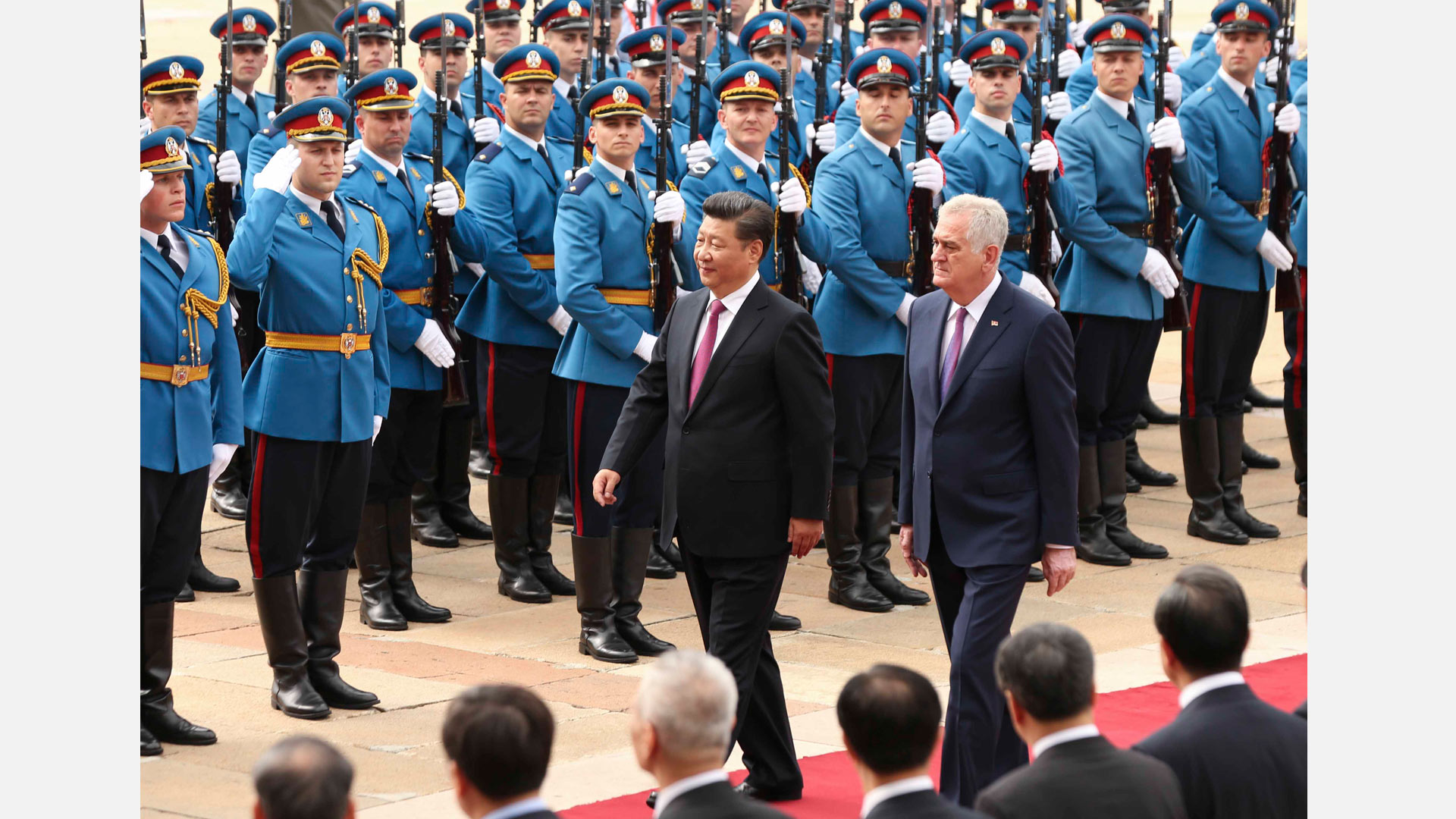 習近平出席塞爾維亞總統尼科利奇舉行的歡迎儀式