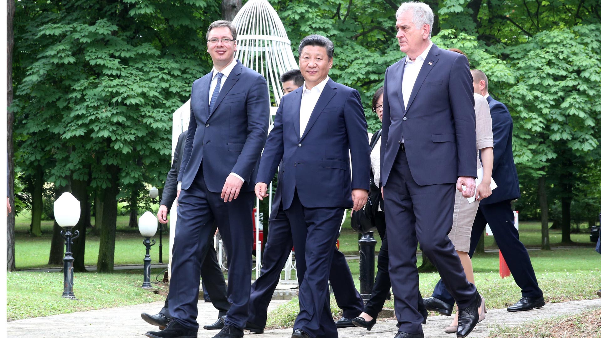 習近平出席塞爾維亞總統尼科利奇、總理武契奇共同舉行的午宴