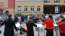 羅馬尼亞:用音樂向抗疫醫務人員致意