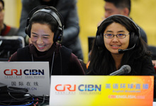 她們，因為兩會工作忙碌著美麗著