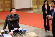 媒體聯手&ldquo;逮&rdquo;部長