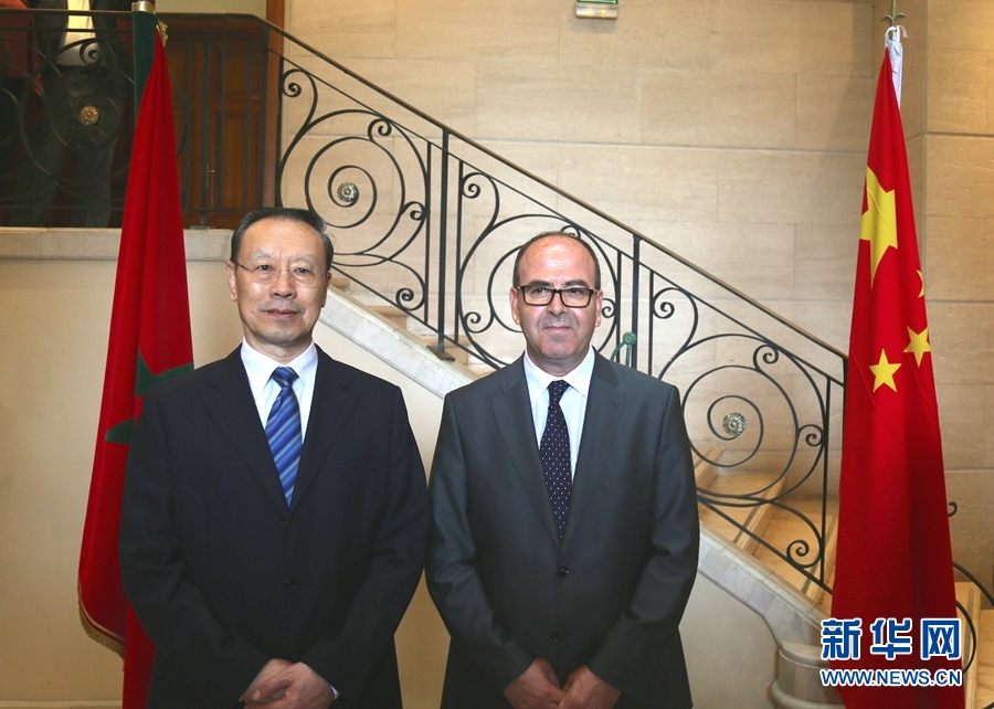 9月19日,在摩洛哥首都拉巴特,中共中央書記處書記、全國政協副主席杜青林(左)會見摩洛哥參議長本希馬。應摩洛哥參議院邀請,中共中央書記處書記、全國政協副主席杜青林于18日至20日率中共代表團訪摩,分別會見政府首腦本·基蘭、參議長本希馬、真實性與現代黨總書記奧馬里等。新華社記者劉鍇攝 9月19日,在摩洛哥首都拉巴特,中共中央書記處書記、全國政協副主席杜青林(左)會見摩洛哥參議長本希馬。應摩洛哥參議院邀請,中共中央書記處書記、全國政協副主席杜青林于18日至20日率中共代表團訪摩,分別會見政府首腦本·基蘭、參議長本希馬、真實性與現代黨總書記奧馬里等。新華社記者劉鍇攝