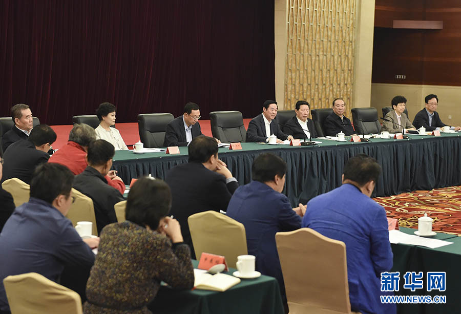 10月10日,在習(xí)近平總書(shū)記主持召開(kāi)文藝工作座談會(huì)并發(fā)表重要講話(huà)兩周年之際,中宣部在北京召開(kāi)繁榮文藝創(chuàng)作經(jīng)驗(yàn)交流會(huì)。中共中央政治局委員、中央書(shū)記處書(shū)記、中宣部部長(zhǎng)劉奇葆出席會(huì)議并講話(huà)。新華社記者高潔攝 10月10日,在習(xí)近平總書(shū)記主持召開(kāi)文藝工作座談會(huì)并發(fā)表重要講話(huà)兩周年之際,中宣部在北京召開(kāi)繁榮文藝創(chuàng)作經(jīng)驗(yàn)交流會(huì)。中共中央政治局委員、中央書(shū)記處書(shū)記、中宣部部長(zhǎng)劉奇葆出席會(huì)議并講話(huà)。新華社記者高潔攝