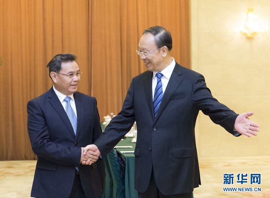 10月12日,中共中央書記處書記、全國政協副主席杜青林在北京會見來華訪問并出席“2016中國共產黨與世界對話會”的老撾人革黨中央政治局委員、建國陣線中央主席賽頌蓬·豐威漢率領的老撾人革黨代表團。 新華社記者丁海濤攝 10月12日,中共中央書記處書記、全國政協副主席杜青林在北京會見來華訪問并出席“2016中國共產黨與世界對話會”的老撾人革黨中央政治局委員、建國陣線中央主席賽頌蓬·豐威漢率領的老撾人革黨代表團。 新華社記者丁海濤攝