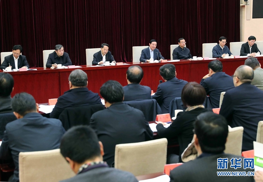 12月10日，中宣部在北京召開學習貫徹習近平總書記在中國文聯十大、中國作協九大開幕式上和會見中國記協第九屆理事會代表時重要講話精神座談會。中共中央政治局委員、中央書記處書記、中宣部部長劉奇葆出席會議并講話。新華社記者 劉衛兵 攝 