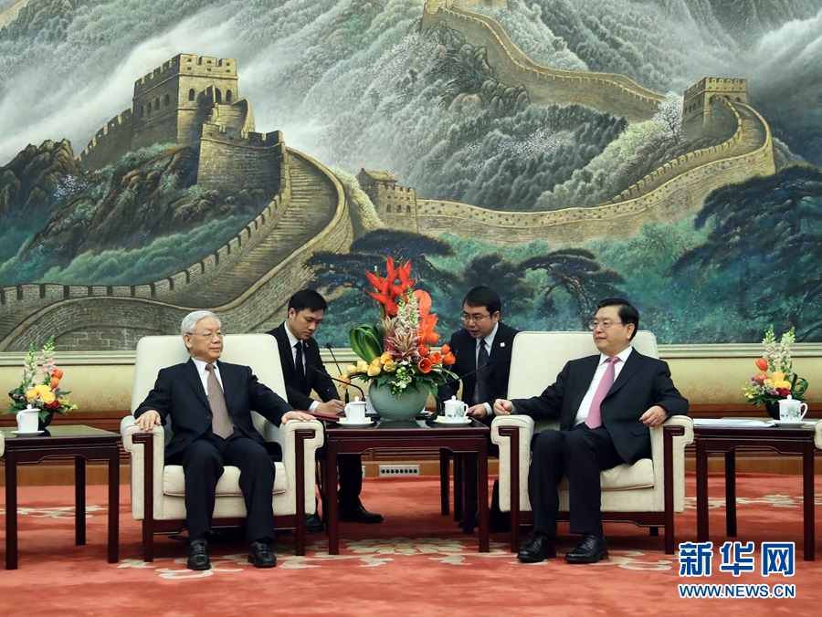 1月13日,中共中央政治局常委、全國人大常委會委員長張德江在北京人民大會堂會見越共中央總書記阮富仲。 新華社記者 劉衛兵 攝 1月13日,中共中央政治局常委、全國人大常委會委員長張德江在北京人民大會堂會見越共中央總書記阮富仲。 新華社記者 劉衛兵 攝