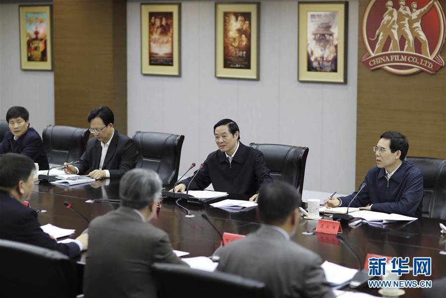 3月1日,中共中央政治局委員、中央書記處書記、中宣部部長劉奇葆在北京中影股份有限公司調(diào)研。 新華社記者 丁林 攝 3月1日,中共中央政治局委員、中央書記處書記、中宣部部長劉奇葆在北京中影股份有限公司調(diào)研。 新華社記者 丁林 攝