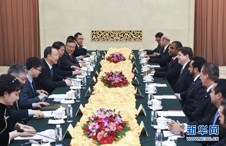 3月22日,中共中央書記處書記、全國政協(xié)副主席杜青林在北京會見巴西民主運動黨眾議院黨團領袖羅西率領的該黨干部考察團。 新華社記者張領攝 3月22日,中共中央書記處書記、全國政協(xié)副主席杜青林在北京會見巴西民主運動黨眾議院黨團領袖羅西率領的該黨干部考察團。 新華社記者張領攝