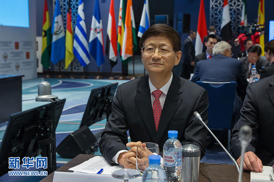 5月24日,在俄羅斯扎維多沃,中共中央政治局委員、中央政法委書記孟建柱出席國際安全事務高級代表會議。 5月24日,中共中央政治局委員、中央政法委書記孟建柱在俄羅斯出席國際安全事務高級代表會議,就加強國際執法安全合作、防范打擊恐怖主義作主旨發言。來自95個國家和國際組織的代表參加會議。新華社記者白雪騏攝 5月24日,在俄羅斯扎維多沃,中共中央政治局委員、中央政法委書記孟建柱出席國際安全事務高級代表會議。 5月24日,中共中央政治局委員、中央政法委書記孟建柱在俄羅斯出席國際安全事務高級代表會議,就加強國際執法安全合作、防范打擊恐怖主義作主旨發言。來自95個國家和國際組織的代表參加會議。新華社記者白雪騏攝