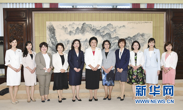 7月12日,國務院副總理劉延東在北京會見以日本自民黨前總務會長野田圣子為首的日本執政黨女國會議員代表團一行。 新華社記者 高潔 攝 7月12日,國務院副總理劉延東在北京會見以日本自民黨前總務會長野田圣子為首的日本執政黨女國會議員代表團一行。 新華社記者 高潔 攝