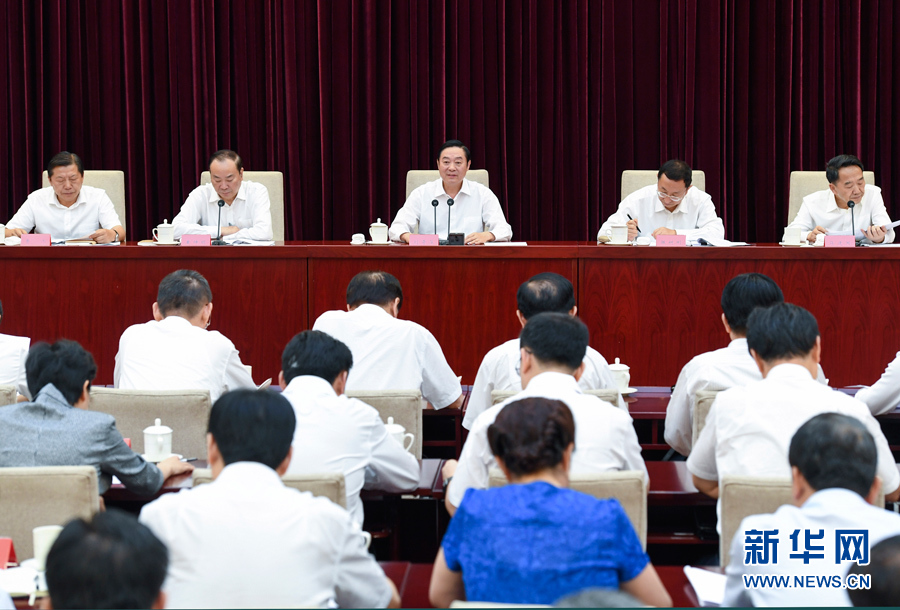 7月28日,中宣部在北京召開全國(guó)宣傳部長(zhǎng)專題工作會(huì)議,學(xué)習(xí)貫徹習(xí)近平總書記在省部級(jí)主要領(lǐng)導(dǎo)干部專題研討班上的重要講話精神。中共中央政治局委員、中央書記處書記、中宣部部長(zhǎng)劉奇葆出席會(huì)議并講話。新華社記者張領(lǐng)攝 7月28日,中宣部在北京召開全國(guó)宣傳部長(zhǎng)專題工作會(huì)議,學(xué)習(xí)貫徹習(xí)近平總書記在省部級(jí)主要領(lǐng)導(dǎo)干部專題研討班上的重要講話精神。中共中央政治局委員、中央書記處書記、中宣部部長(zhǎng)劉奇葆出席會(huì)議并講話。新華社記者張領(lǐng)攝