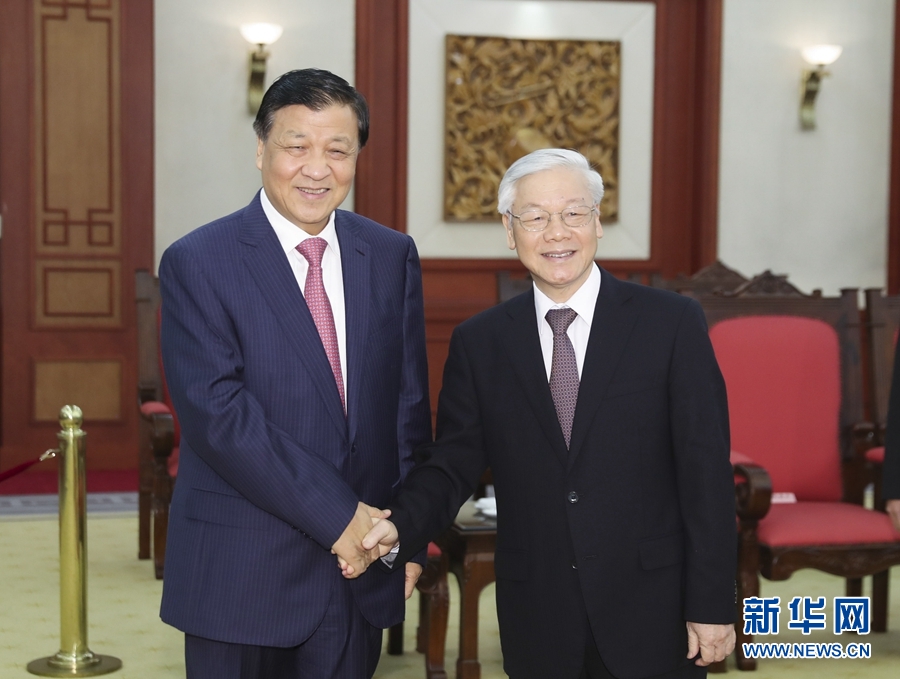 應(yīng)越南共產(chǎn)黨邀請，中共中央政治局常委、中央書記處書記劉云山9月18日至19日對越南進(jìn)行正式訪問。這是9月18日，劉云山在河內(nèi)會見越共中央總書記阮富仲。 新華社記者 丁林 攝