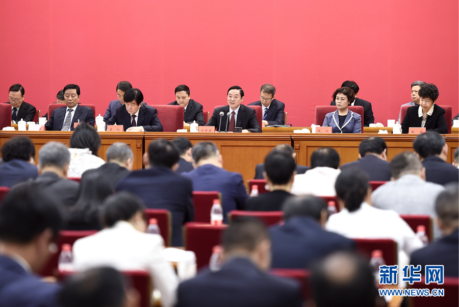 9月20日,中國電視藝術(shù)家協(xié)會(huì)第六次全國代表大會(huì)在北京召開。中共中央政治局委員、中央書記處書記、中宣部部長劉奇葆出席開幕式并講話。新華社記者 燕雁 攝 9月20日,中國電視藝術(shù)家協(xié)會(huì)第六次全國代表大會(huì)在北京召開。中共中央政治局委員、中央書記處書記、中宣部部長劉奇葆出席開幕式并講話。新華社記者 燕雁 攝