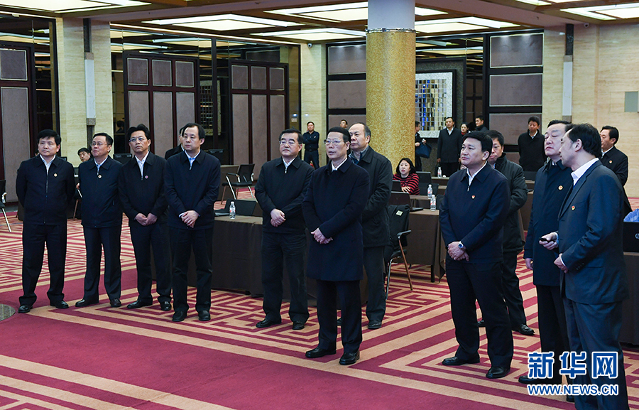 11月14日至15日，國務院副總理張高麗在黑龍江調研。這是11月14日，張高麗到黑龍江糧食交易市場了解糧食生產和銷售、糧食產品深加工、政策性儲糧去庫存等工作。 新華社記者 高潔 攝