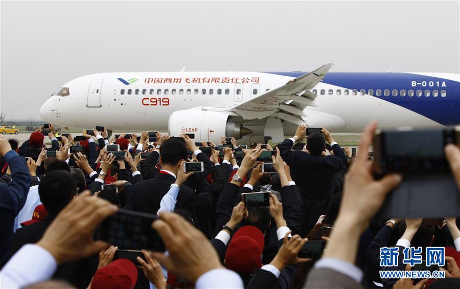 (新華全媒頭條·圖文互動)(8)國產(chǎn)大飛機(jī)“三兄弟”藍(lán)天聚首 “中國翼”開啟航空強(qiáng)國新時(shí)代