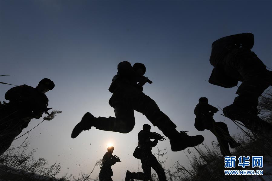 (新華全媒頭條·圖文互動(dòng))(12)備戰(zhàn)踏上新起點(diǎn),練兵展現(xiàn)新氣象——2018中國(guó)軍隊(duì)新年開訓(xùn)全景大掃描