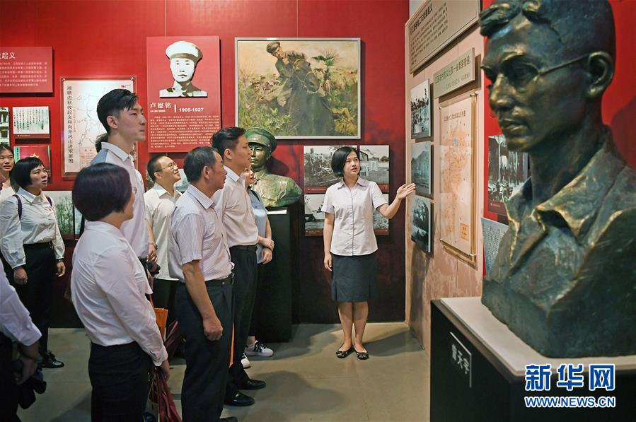 (新華全媒頭條·圖文互動)(7)全黨來一個大學習——新時代中國共產黨人的理論自覺