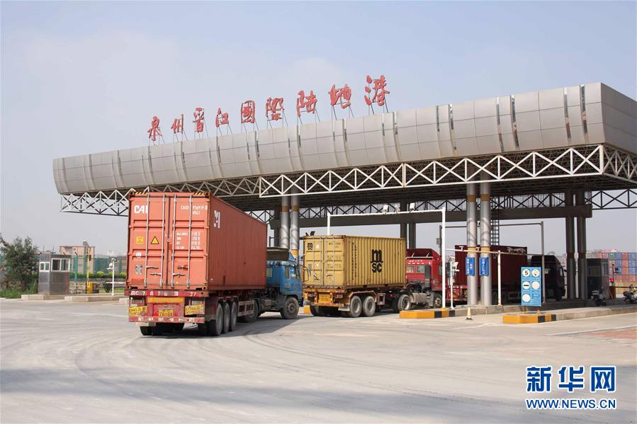 （新華全媒頭條）（1）天南地北歡樂&ldquo;中國(guó)年&rdquo;&mdash;&mdash;新華社記者除夕走筆