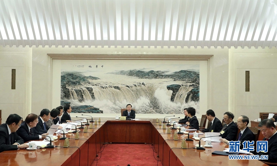 2月23日,十二屆全國人大常委會第一百一十三次委員長會議在北京人民大會堂舉行,張德江委員長主持。 新華社記者 劉衛兵 攝 2月23日,十二屆全國人大常委會第一百一十三次委員長會議在北京人民大會堂舉行,張德江委員長主持。 新華社記者 劉衛兵 攝