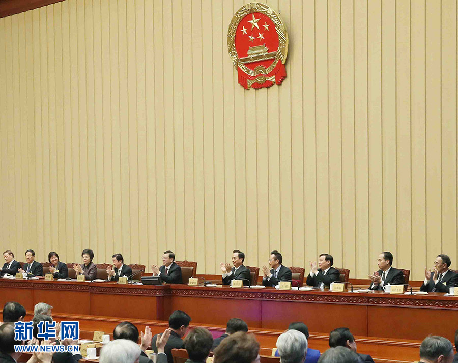 2月24日,全國人大常委會(huì)委員長張德江在北京主持十二屆全國人大常委會(huì)第三十三次會(huì)議閉幕會(huì)。在會(huì)議完成各項(xiàng)表決事項(xiàng)后,張德江發(fā)表講話。新華社記者 劉衛(wèi)兵 攝 2月24日,全國人大常委會(huì)委員長張德江在北京主持十二屆全國人大常委會(huì)第三十三次會(huì)議閉幕會(huì)。在會(huì)議完成各項(xiàng)表決事項(xiàng)后,張德江發(fā)表講話。新華社記者 劉衛(wèi)兵 攝