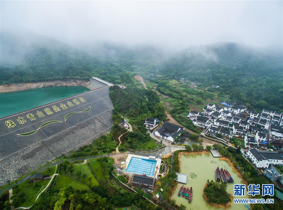 (新華全媒頭條·圖文互動(dòng))(3)領(lǐng)航新時(shí)代中國(guó)經(jīng)濟(jì)航船——從中央財(cái)經(jīng)領(lǐng)導(dǎo)小組會(huì)議看以習(xí)近平同志為核心的黨中央駕馭中國(guó)經(jīng)濟(jì)