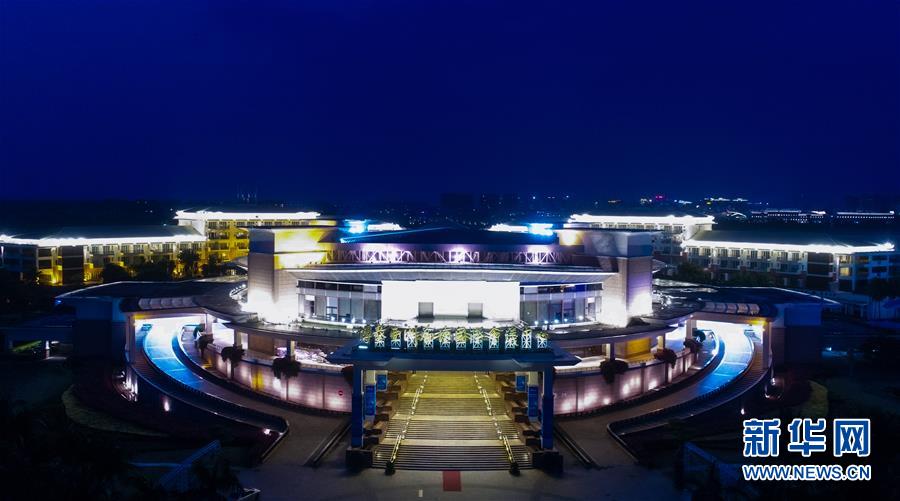 (新華全媒頭條·潮起海之南·圖文互動)(10)春潮拍岸千帆進——海南特區(qū)改革開放30年紀實