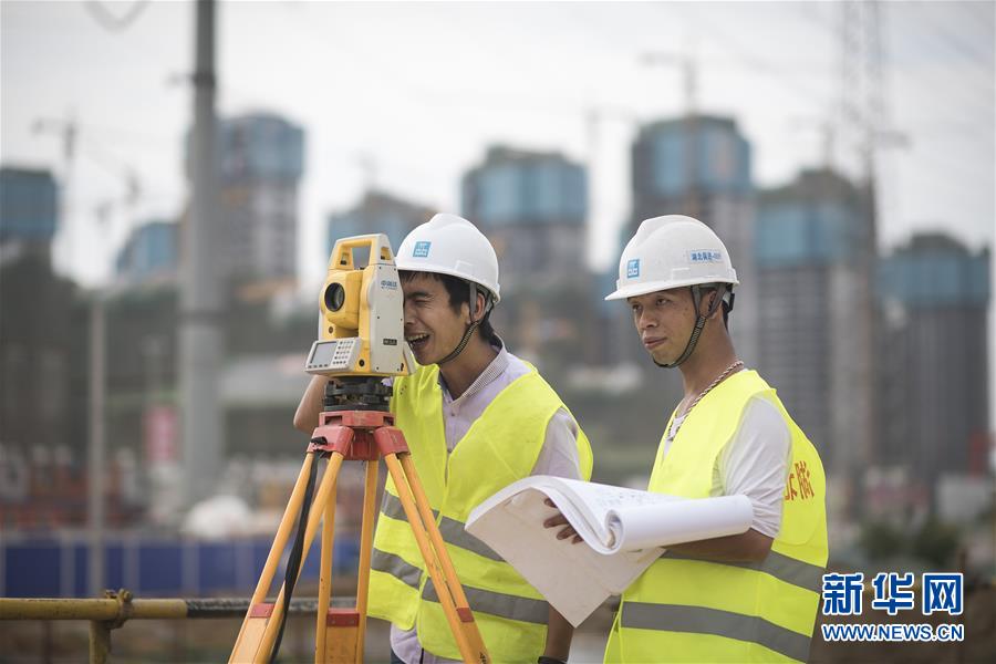 (新時代奮斗者·圖文互動)(2)當(dāng)一群“90后”與工地相遇——記奮戰(zhàn)在軍運會工地上的90后新農(nóng)民工