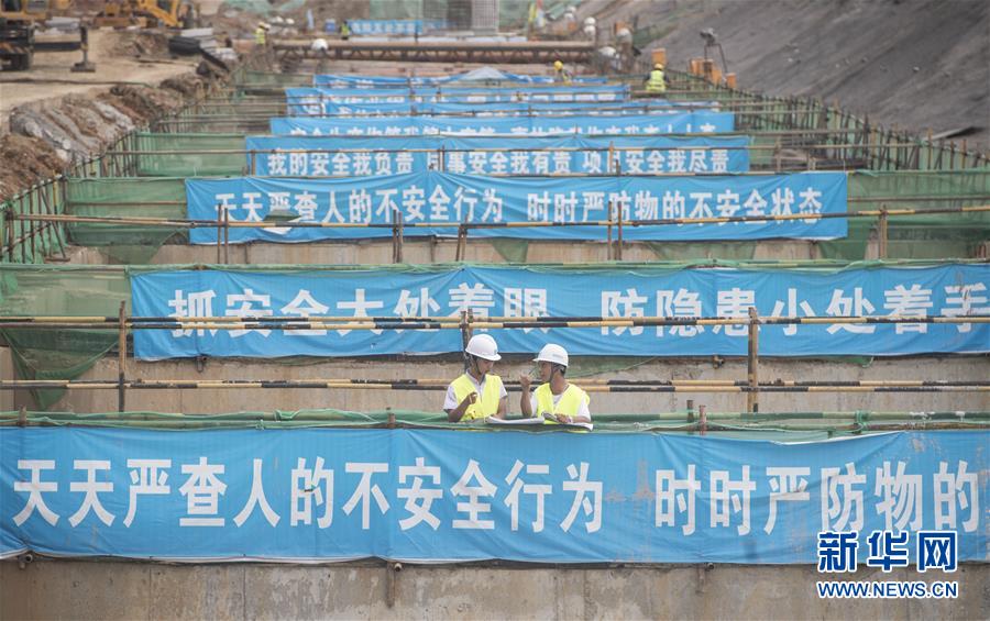 (新時代奮斗者·圖文互動)(3)當(dāng)一群“90后”與工地相遇——記奮戰(zhàn)在軍運會工地上的90后新農(nóng)民工