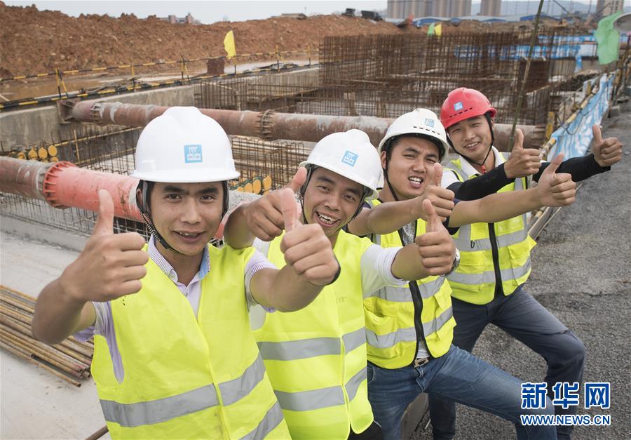 (新時代奮斗者·圖文互動)(4)當(dāng)一群“90后”與工地相遇——記奮戰(zhàn)在軍運會工地上的90后新農(nóng)民工