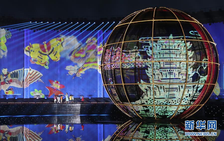 (新華全媒頭條·上合青島峰會·圖文互動)(3)攜手前進,開啟上合發展新征程 ——習近平主席主持上合組織青島峰會 并舉行系列活動紀實