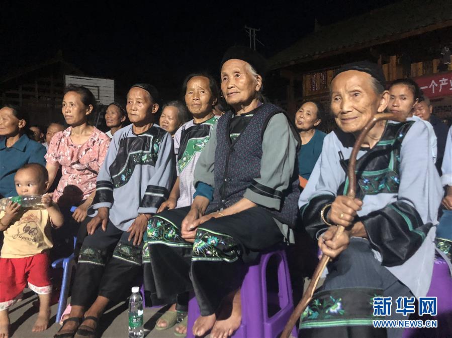 (新華全媒頭條·圖文互動)(4)安吉白茶奔向扶貧一線——浙江黃杜村農(nóng)民黨員先富幫后富向貧困地區(qū)捐贈“扶貧苗”