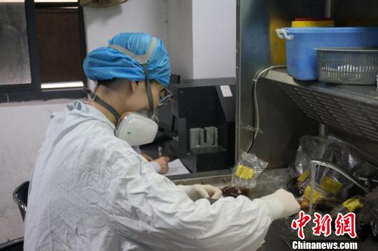 走進病理科醫生：爭分奪秒&ldquo;戰斗&rdquo;的醫院&ldquo;法官&rdquo;