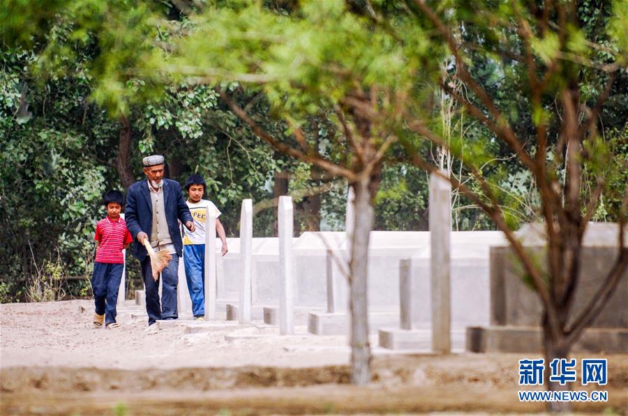 （新華全媒頭條&middot;誠信建設萬里行&middot;圖文互動）（5）一諾動昆侖&mdash;&mdash;父子半世紀接力為英雄守靈