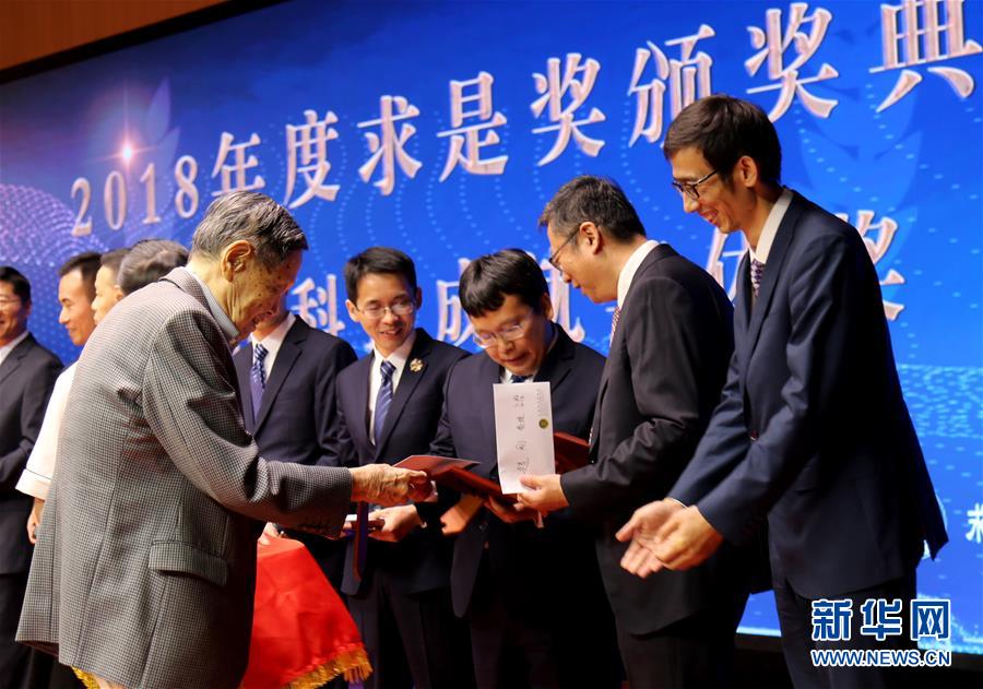 (圖文互動)(2)2018年度“求是獎”揭曉 江雷獲杰出科學家獎