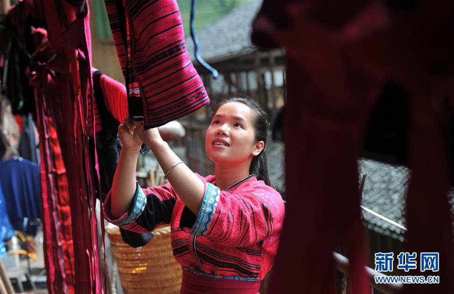 (輝煌60年·壯美新廣西·圖文互動(dòng))(8)和睦相處一家親 攜手并進(jìn)謀發(fā)展——廣西民族團(tuán)結(jié)發(fā)展觀察