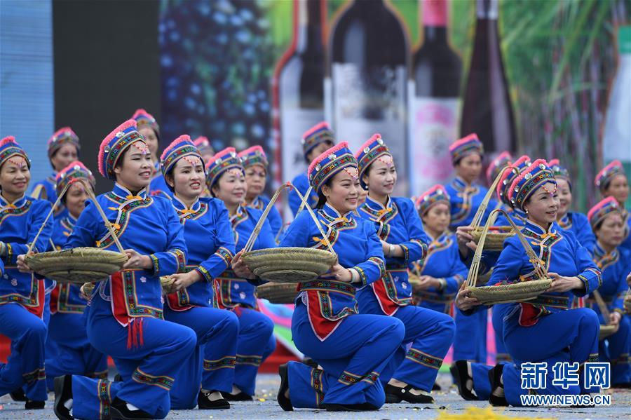 (輝煌60年·壯美新廣西·圖文互動(dòng))(9)和睦相處一家親 攜手并進(jìn)謀發(fā)展——廣西民族團(tuán)結(jié)發(fā)展觀察