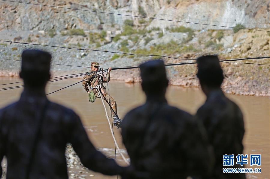 (向奉獻者致敬·圖文互動)(4)情注一纜通滇藏——記某信息通信基地四營五連連長翁春芳