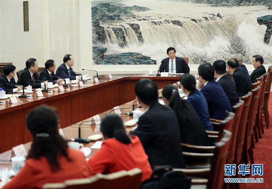 (時政)栗戰書出席部分全國人大代表座談會