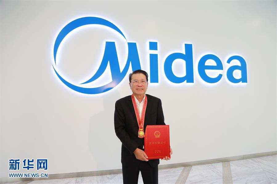 (改革先鋒風(fēng)采·圖文互動(dòng))抓住改革機(jī)遇創(chuàng)造“美的”生活——記“鄉(xiāng)鎮(zhèn)企業(yè)改組上市的先行者”何享健