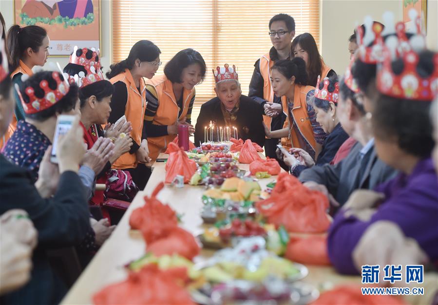 （奮進(jìn)新時(shí)代&middot;迎接兩會(huì)）（7）共享發(fā)展&mdash;&mdash;向共同富裕方向穩(wěn)步前進(jìn)