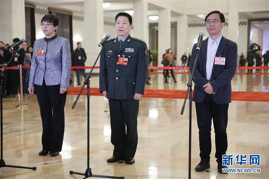 （兩會&middot;政協開幕）（5）全國政協委員接受采訪