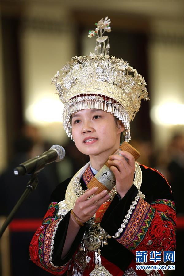 （兩會&middot;人大開幕）（8）全國人大代表接受采訪