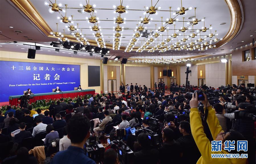 （兩會(huì)）（2）國(guó)務(wù)院扶貧辦主任劉永富就&ldquo;打好精準(zhǔn)脫貧攻堅(jiān)戰(zhàn)&rdquo;答記者問